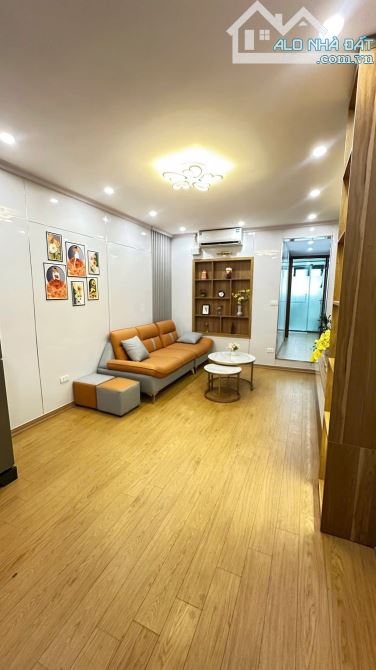 Chủ gửi bán tập thể tầng 3 Thái Thịnh 2 ngủ 2 vs, nội thất mới đẹp ở ngay - 4