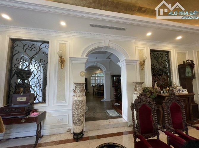 Biệt Thự đẹp 350m2 Hầm 3 Tầng ngay ngã 4 Quốc Hương - Thái Ly / Giá 74 tỷ Thương lượng - 4