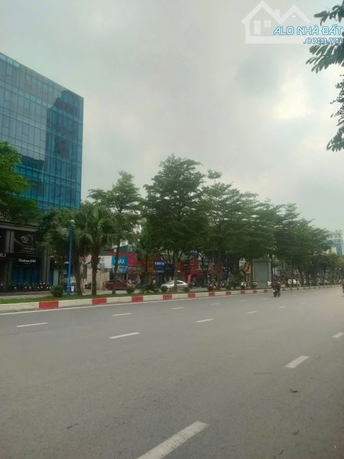 BÁN NHÀ PHÂN LÔ HOÀNG QUỐC VIỆT, ÔTÔ TRÁNH, VỈA HÈ, KINH DOANH ĐỈNH, DT 75M² GIÁ 31 TỶ - 4