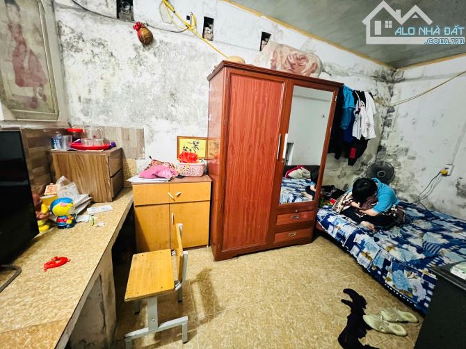 Bán đất tặng nhà 2 tầng cũ mặt đường quốc lộ 5 diện tích 46,1m + 30m Lưu ko  giá 2,xx tỷ - 4