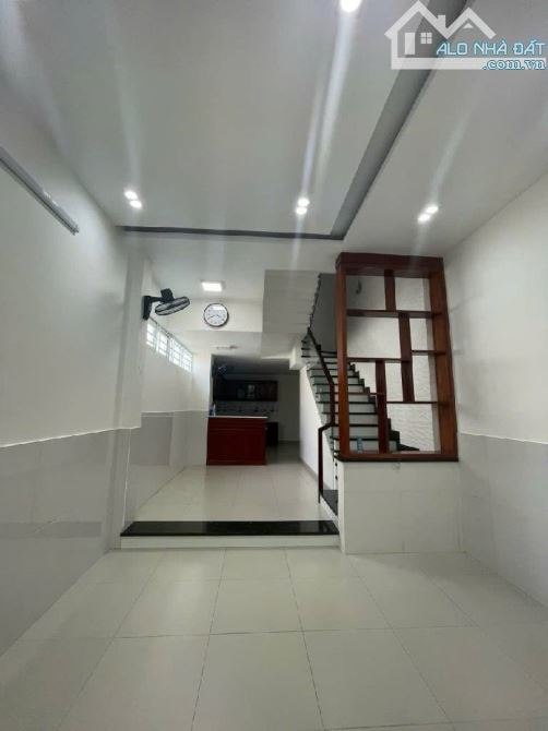 🏡 BÁN NHÀ ĐẸP 4 TẦNG – GẦN MẶT TIỀN – TRUNG TÂM THÀNH PHỐ 📍 Vị trí: Cách mặt tiền chỉ 2 - 4