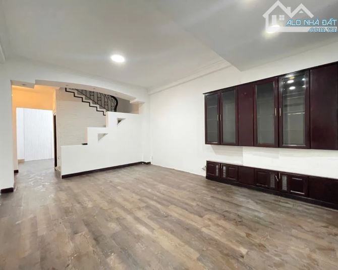 NHÀ MẶT TIỀN PHÚ NHUẬN: Giá Hẻm, DT 60.5M², 4 Tầng, Tiện Kinh Doanh, Chỉ 13.5 Tỷ! - 4