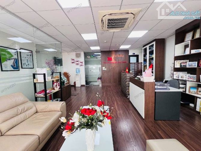 BÁN NHÀ HOÀNG QUỐC VIỆT 65m2. GARA Ô TÔ - 2 Ô TÔ TRÁNH + K. DOANH, VĂN PHÒNG ĐỈNH CAO - 4