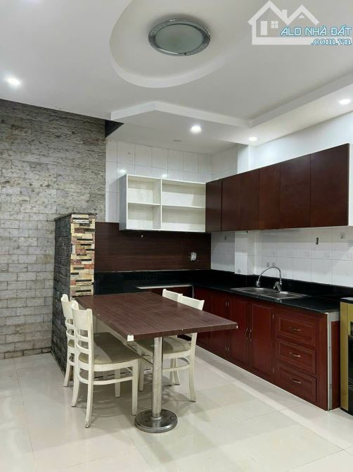 NHÀ SẠCH SẼ 2 LẦU + SÂN THƯỢNG THOÁNG MÁT 4PN 3WC HẺM LÊ HOÀNG PHÁI - 4