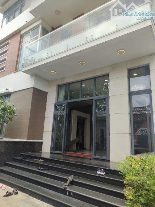 CHÍNH CHỦ BÁN GẤP - BIỆT THỰ 600M2 - 4 TẨNG - HÀ HUY GIÁP - THẠNH XUÂN - Q12. GIÁ: 36 TỶ - 4