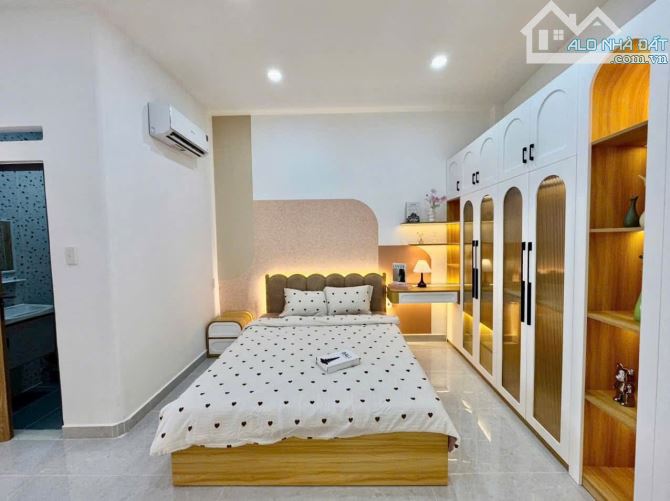 Gấp bán HẠ GIÁ 200 triệu - Chỉ còn 5 tỷ 250 cho Nhà phố 2 Tầng 4mx12m Full nội thất - 4