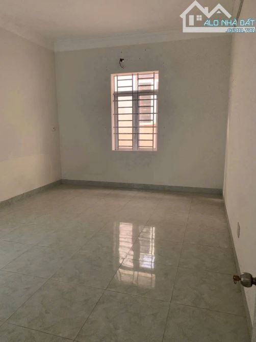 Bán nhà 1 trệt 1 lầu sổ riêng thổ cư p. Long Bình - 4