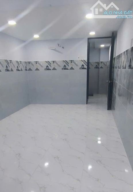 Nhà mới 3 tầng, đường Âu Cơ, P.10, Tân Bình, 3.4 tỷ - 4