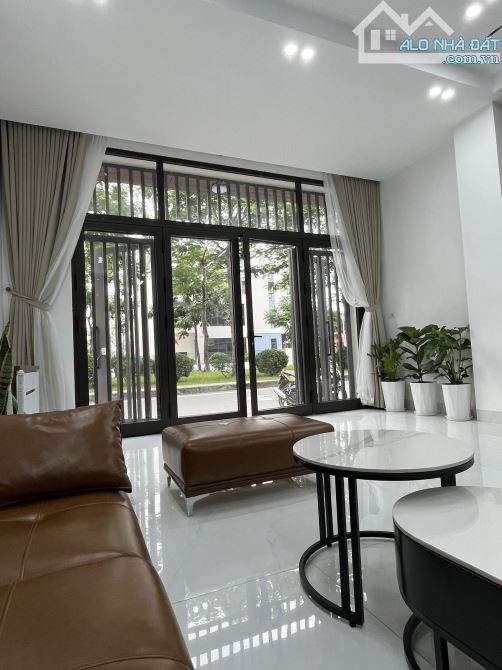 NHÀ ĐẸP Ở NGAY - VỊ TRÍ VÀNG, ĐƯỜNG ĐÔI 35M - VIEW HỒ 83m, nhỉnh 20 tỷ - 4