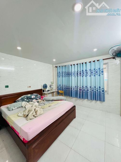 Giáp Tân Phú DT: 4x16m 4 tầng BTCT kiên cố, gồm 5PN, 3WC, có phòng ngủ trệt tiện lợi🔥 - 4