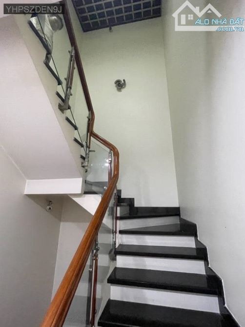 - BIỆT THỰ MẶT TIỀN 10M - NGÃ TƯ 4  XÃ - LÊ VĂN QUỚI - BÌNH TÂN - 113M2 - 5,2 X 22 - 3 TÂN - 4