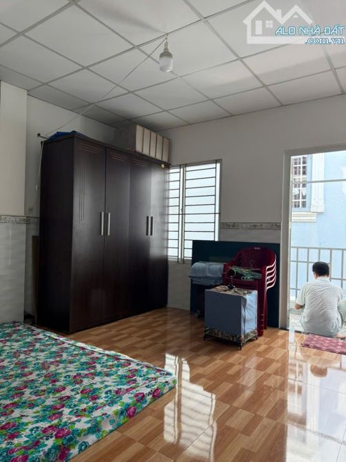 Nhà Tây Sơn Tân Phú - 2 Tầng DT 64m CN Đủ - Giá Nhỉnh 4 Tỷ - 4