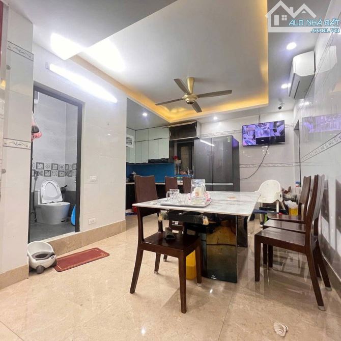 Tôi bán nhà phố LÒ ĐÚC TRẦN KHÁT CHÂN 55m2 5T Thang Máy Ôtô cách nhà ba bước chân SĐCC