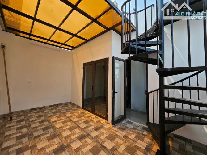 NHÀ ĐẸP MỚI XÂY PHỐ CỔ NGỌC LÂM - 6 TẦNG THANG MÁY - Ô TÔ ĐỖ CỔNG - NHỈNH 8 TỈ. - 4