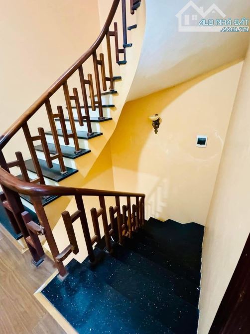 Bán nhà Triều Khúc khu phân lô căn góc 2 mặt thoáng ô tô đỗ cửa đầy đủ nội thất ở ngay DT - 4