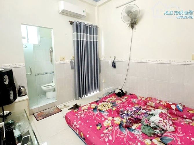 Cần bán nhà Quận 4, 2 lầu sân thượng hẻm Đoàn Văn Bơ - 4