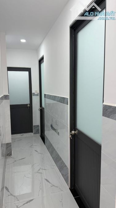 bán nhà đẹp gần chợ xuân thới thượng - 3 phòng ngủ- giá chỉ hơn 2 tỷ - dọn vào ở ngay - 4