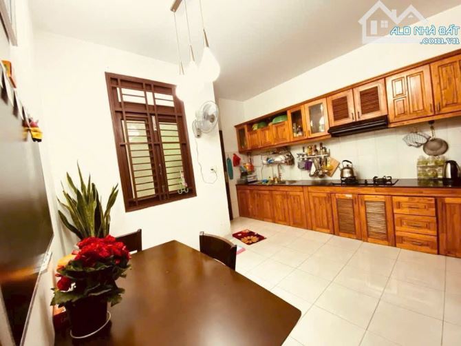 Ngay Khu VIP Bến Hải - ĐH Văn Lang - Sát Mặt tiền Dương Quảng Hàm - HXH - 3 tầng 4PN đẹp - 4