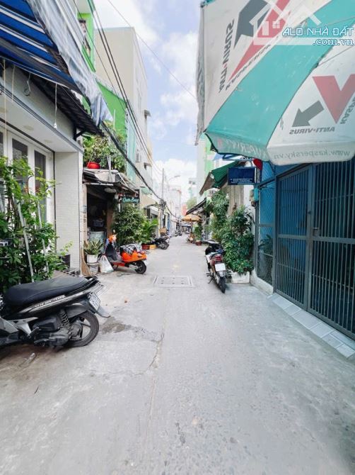 NHÀ CỦ XE HƠI TỚI NHÀ  NGANG 5.5 DÀI 13.5 M  TRUNGTÂM Q4 CÓ 90 TRIÊU M - 4