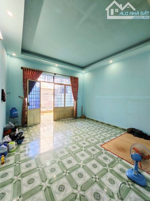Bán 65m2 Đất tặng nhà C4 còn ở tốt, vị trí gần BV Lê Văn Thịnh, Q2 cũ - 4