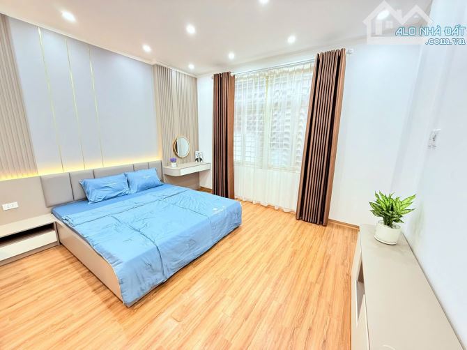 NGÕ VĂN CHƯƠNG - LÔ GÓC - GẦN O TÔ, NGÕ THÔNG - 33M2, 6 TẦNG, MT 6.8M - 7.1 TỶ - 4