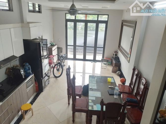 Bán nhà lô góc trung tâm Hoàng Mai - ô tô đỗ cửa, 2 thoáng, view hồ trước nhà, mót bán - 4