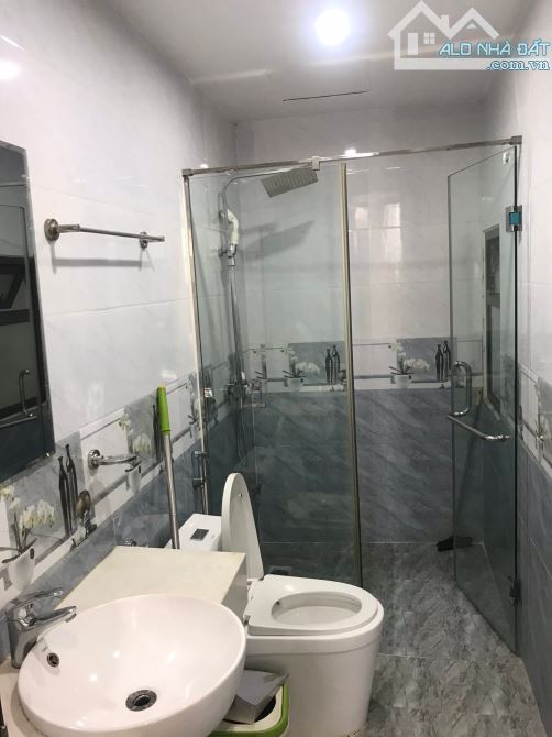 BÁN NHÀ LÔ GÓC THẠCH BÀN LONG BIÊN NHỈNH 5 TỶ 35m 5 TẦNG Ô TÔ DÒNG TIỀN 15 TRIỆU/1T - 4
