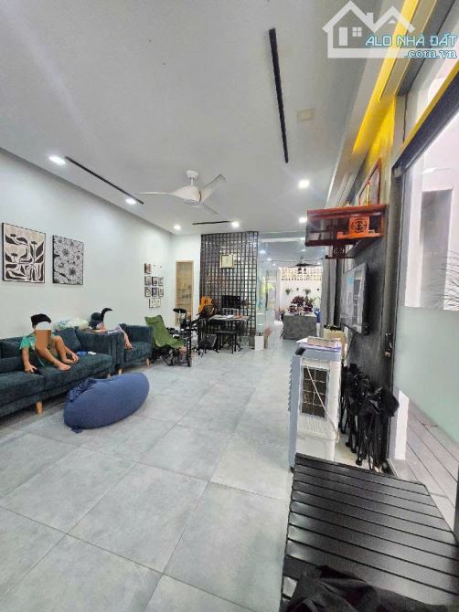 SÂN VƯỜN ĐƯỜNG 27 - HIỆP BÌNH CHÁNH - 155m2 - 3 TẦNG - XE HƠI TRÁNH - 4