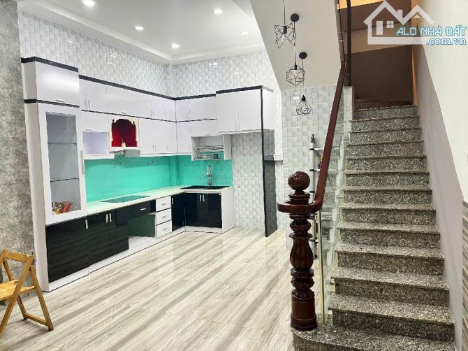 Nhà 3 tầng cực đẹp, gần ĐH Luật, 50m2, nhỉnh 5 tỉ - 4