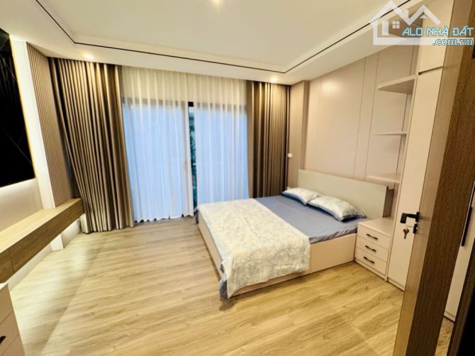 Bán nhà Hoa Lâm _Việt Hưng 6 tầng - 4