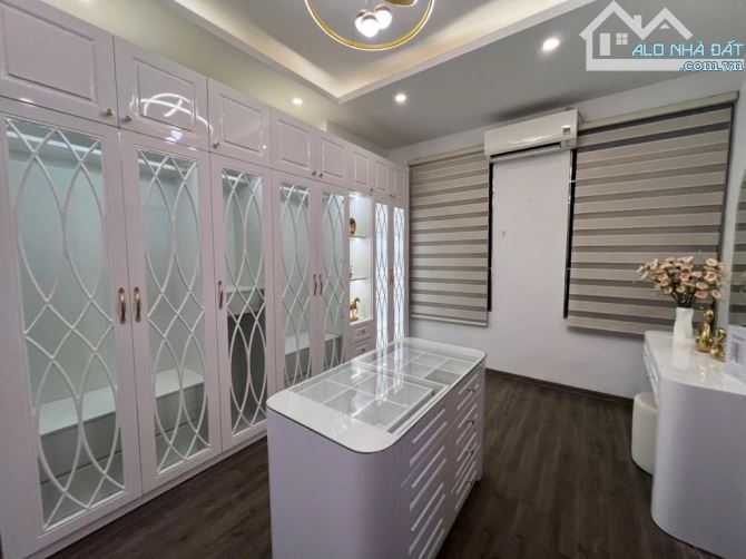 HOA HẬU THANH XUÂN, NHÂN HOÀ - PHÂN LÔ 40M 6 TẦNG - Ô TÔ ĐỖ CỬA - 10M RA PHỐ - FULL NT 5* - 4