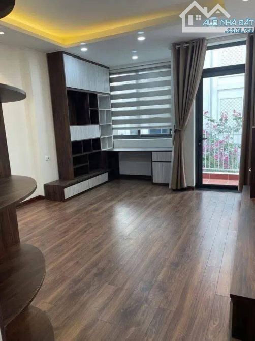 SIÊU PHẨM LONG BIÊN - SÁT VINHOME RIVERSIDE - Ô TÔ VÀO NHÀ - CÁCH Ô TÔ TRÁNH 20M - 4