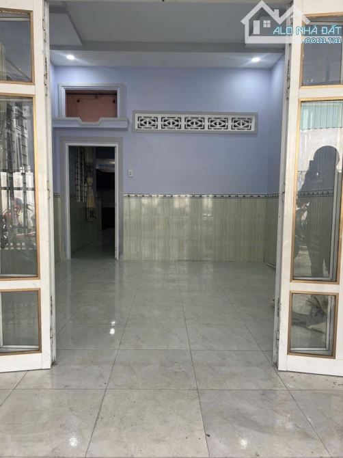 NHÀ CẤP 4,DT 5X17m , 85M2, 2PN, NGUYỄN VĂN TẠO  CHỈ 2.TY4 - 4