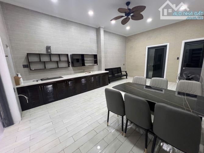 CHUYỂN NƠI Ở CẦN BÁN ĐẤT VÀ NHÀ MỚI 121M2, MẶT ĐƯỜNG NHỰA 5M, SỔ RIÊNG - GIÁ TL CHÍNH CHỦ - 4