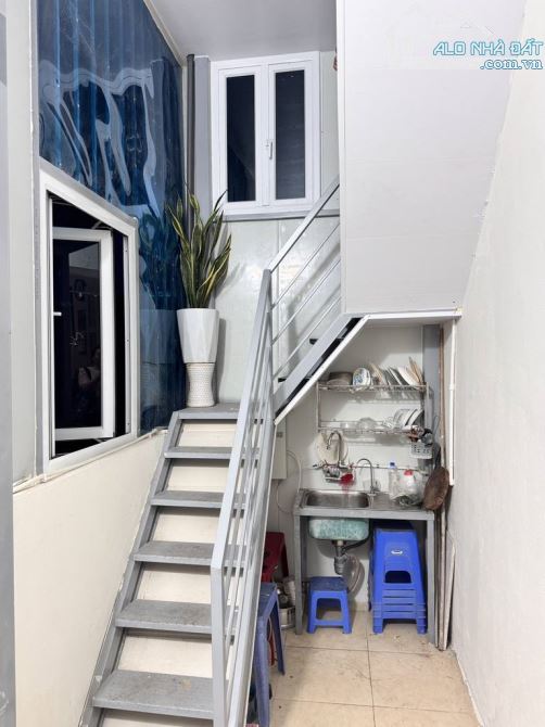 Căn nhà biệt thự cổ 2T gồm tầng 3 + 4 trung tâm quận HBT, hàng xóm Vincom, nhỉnh 5 tỷ - 4