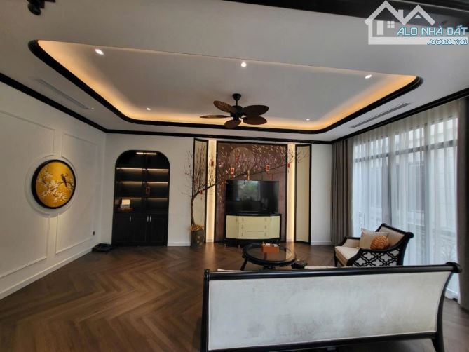 Nhà đẹp 5 tầng phố Bồ Đề - DT 63 m2 - MT 7,4 m - Thiết kế đẹp, sẵn về ở - giá 18,8 tỷ - 4
