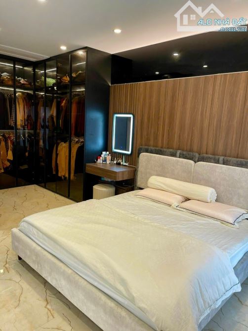 Bán nhà 6 tầng dân xây phường Việt Hưng, Vỉa hè oto tránh kinh doanh dt 65m mt 5.2m - 14.x - 4