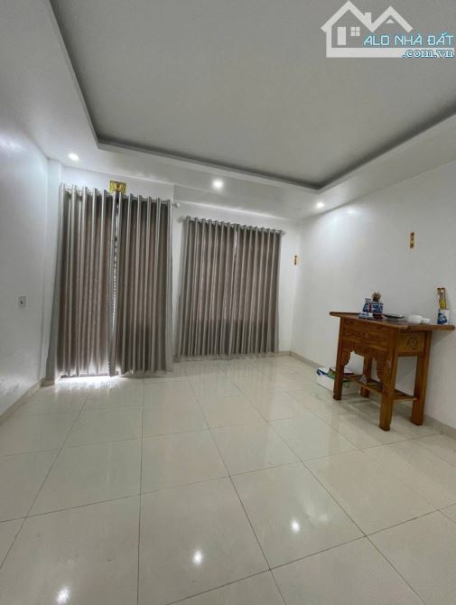 BÁN GẤP! Nhà 3 tầng Dương Đình Hội, 68m2, đường nhựa 6m, khu phân lô dân trí. Chỉ 6 TỶ - 4
