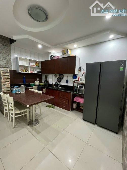 NHÀ SẠCH SẼ 2 LẦU + SÂN THƯỢNG THOÁNG MÁT 4PN 3WC HẺM LÊ HOÀNG PHÁI - 5