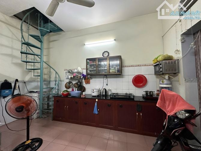 NHÀ 2 MẶT TIỀN - HẺM Ô TÔ TRÁNH – BÙI VĂN NGỮ, Q12 – 100m² (5 x 20) – 2 TẦNG – 4 PHÒNG TRỌ - 5