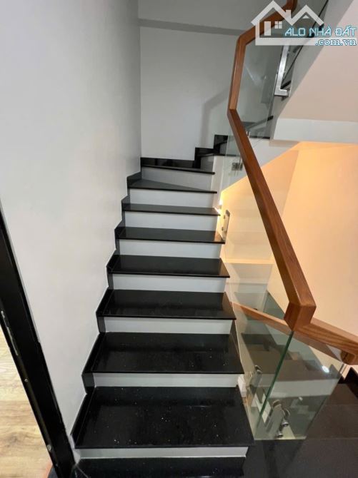 Bank định giá 7ty bán hơn 5 tỷ. 5x16 4 tầng. Khu phân lô 7m. Chợ cầu đồng - 5