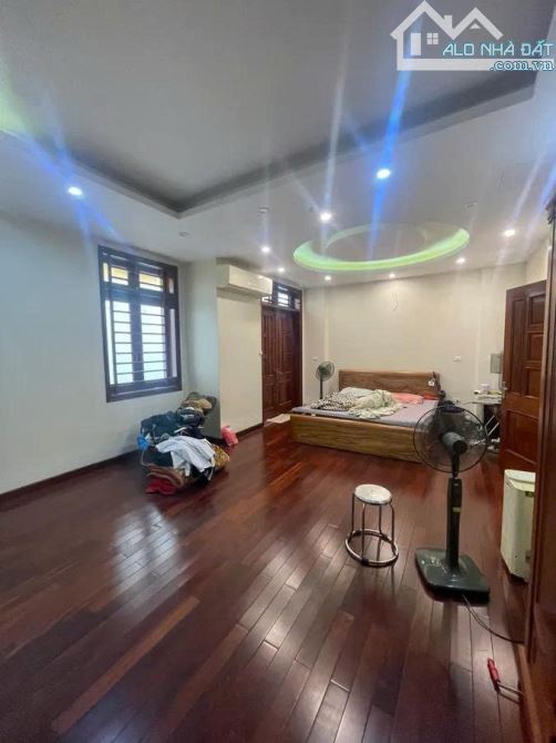 Bán Nhà Phân Lô Khu VIP Phạm Tuấn Tài, Vỉa Hè Rộng, Ô Tô Tránh DT  72m, 4 tầng, MT 5,9 m - 5