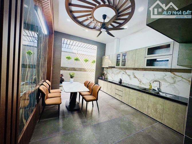 SIÊU PHẨM BÌNH TÂN - NHÀ ĐẸP 5 TẦNG - TẶNG FULL NỘI THẤT - 86M2 (4x22) GIÁ NHỈNH 7 TỶ TL - 5