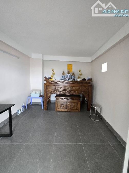 Siêu phẩm Long Biên, sát Vinhomes, ô tô vào nhà, cách ô tô tránh 20m, nhà 5 tầng, 40m2 - 5
