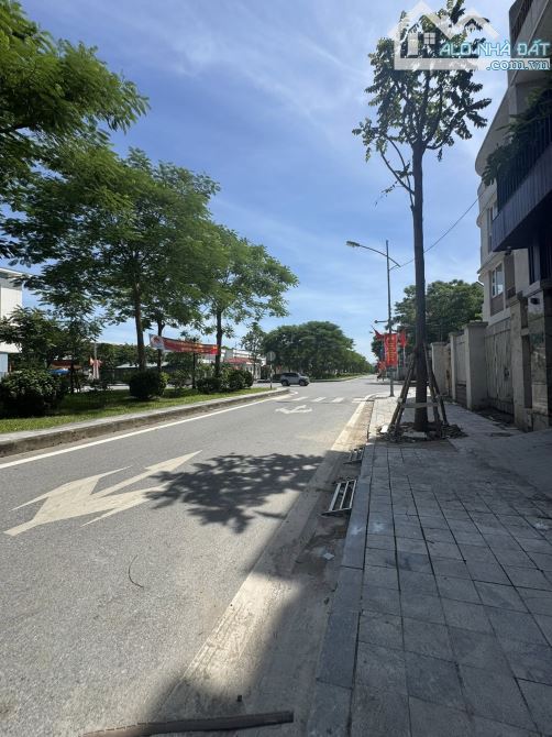 NHÀ ĐẸP Ở NGAY - VỊ TRÍ VÀNG, ĐƯỜNG ĐÔI 35M - VIEW HỒ 83m, nhỉnh 20 tỷ - 5