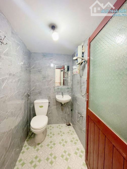 Nhà HXH 1/ Hoàng Diệu, P.9, Quận 4 | 3 x 8 | Trệt 2 Lầu | 2PN 3WC | Giá 11tr - 5
