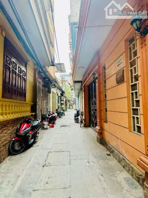 Bán nhà Triều Khúc khu phân lô căn góc 2 mặt thoáng ô tô đỗ cửa đầy đủ nội thất ở ngay DT - 5