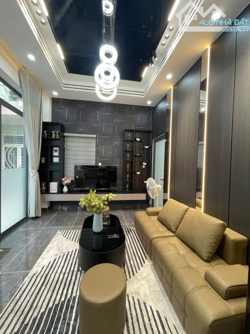 Nhà 3 tầng Hoàng Diệu – Hai mặt kiệt ô tô – Ngang 6.1m hiếm, giá chỉ 4.78 tỷ - 5