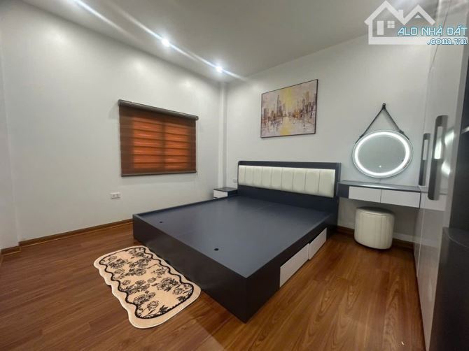 Chính Chủ Về Quê Ở Bán Nhà Gấp - Ngọc Thuỵ - 9 tỷ có thương lượng - 45m2 x 5tầng - 5