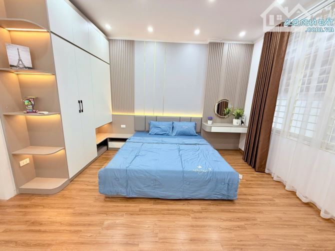 NGÕ VĂN CHƯƠNG - LÔ GÓC - GẦN O TÔ, NGÕ THÔNG - 33M2, 6 TẦNG, MT 6.8M - 7.1 TỶ - 5